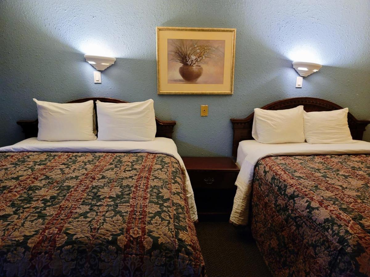 Travelors Lodge Motel & Rv Park Us-287&Us-96 Eads Екстер'єр фото