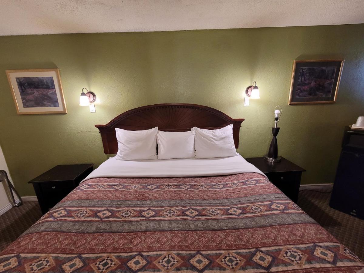 Travelors Lodge Motel & Rv Park Us-287&Us-96 Eads Екстер'єр фото